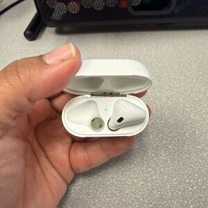 Apple White Wireless Earbuds